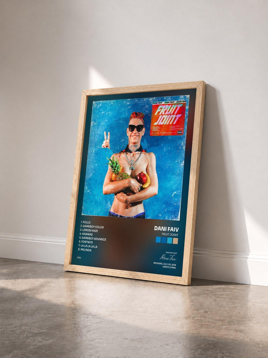 #bois Tableau de l'album Fruit Joint de Dani Faiv vu de trois quarts, cadre en bois brut