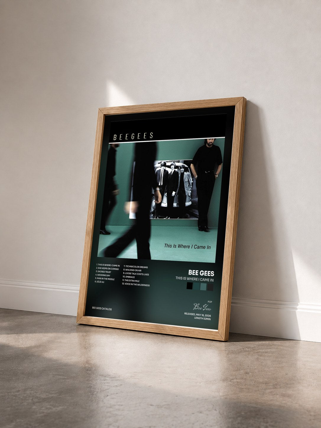 #bois Tableau de l'album This Is Where I Came In de Bee Gees vu de trois quarts, cadre en bois brut