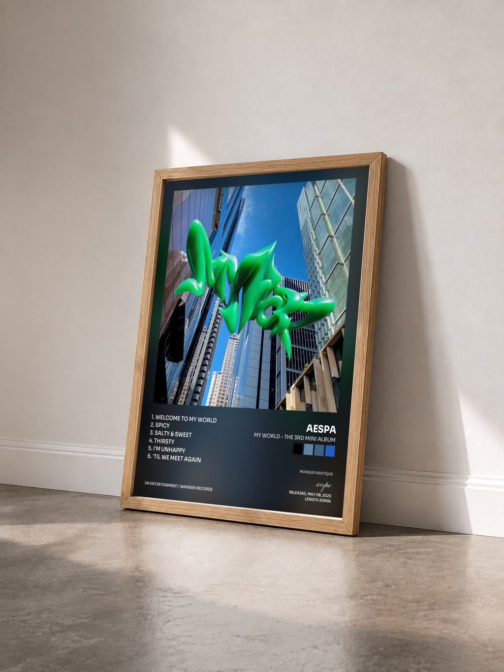 #bois Tableau de l'album MY WORLD - The 3rd Mini Album de aespa vu de trois quarts, cadre en bois brut