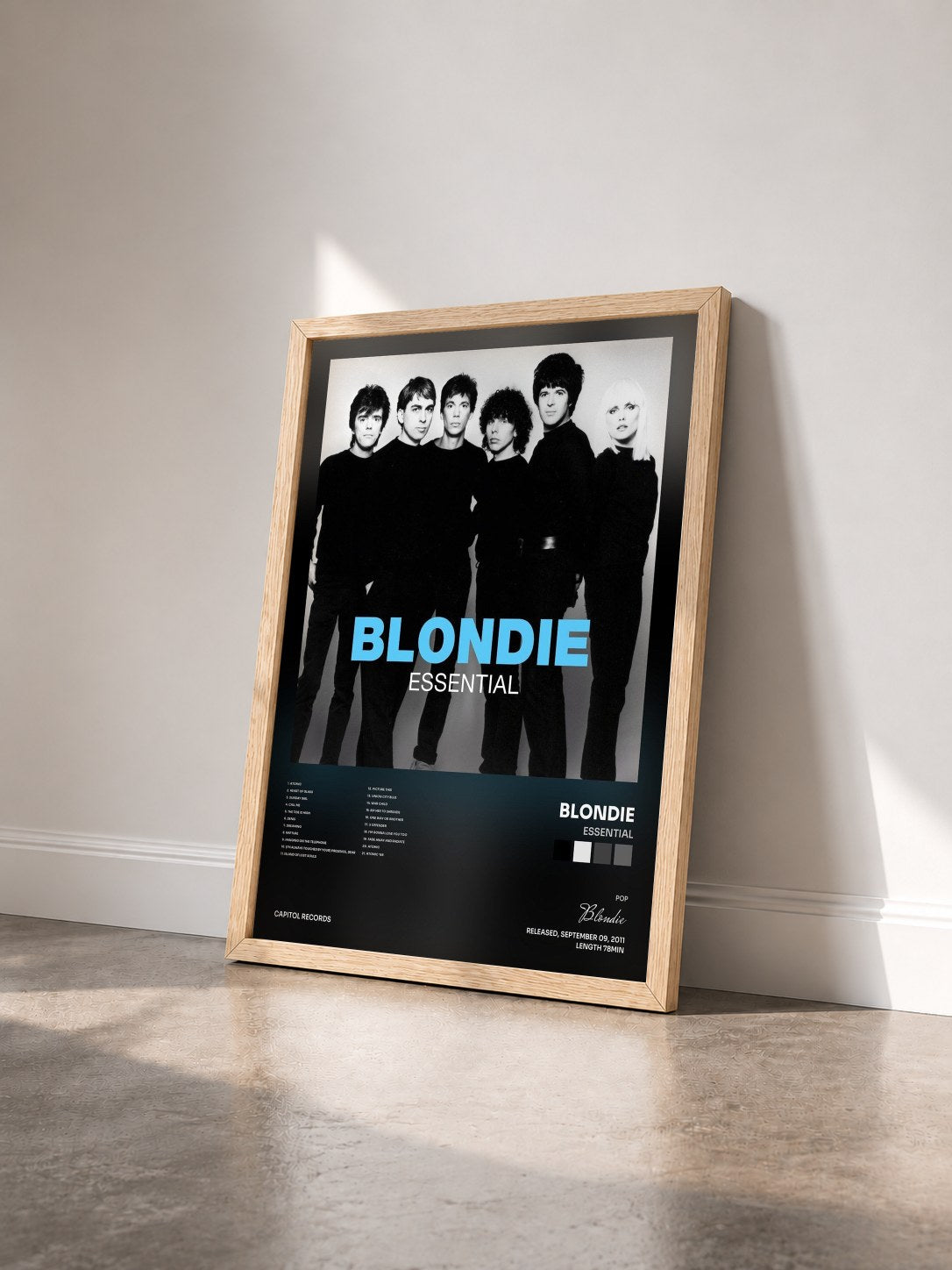 #bois Tableau de l'album Essential de Blondie vu de trois quarts, cadre en bois brut