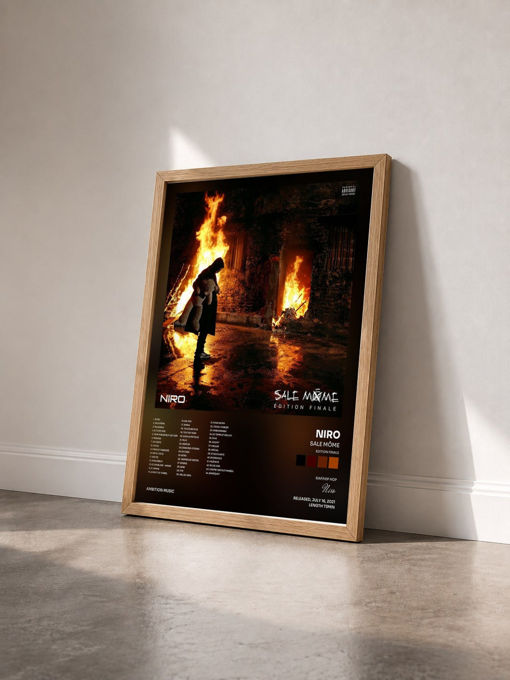 #bois Tableau de l'album Sale môme (Edition Finale) de Niro vu de trois quarts, cadre en bois brut