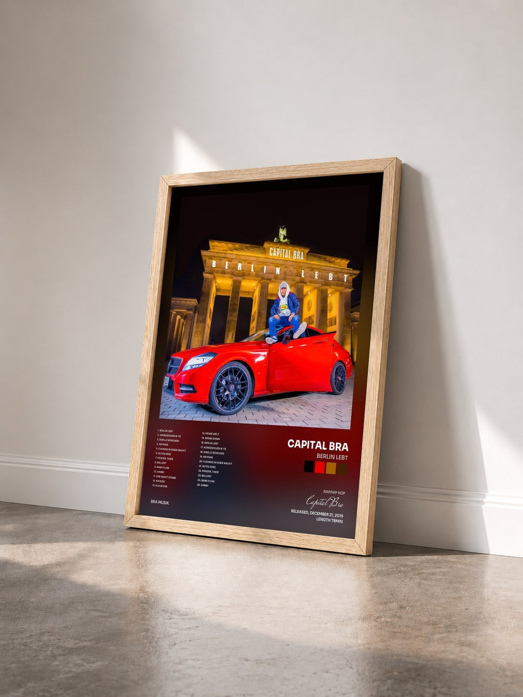 #bois Tableau de l'album Berlin lebt de Capital Bra vu de trois quarts, cadre en bois brut