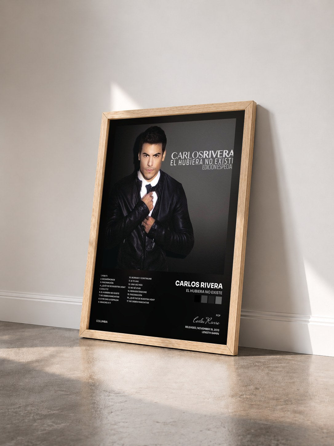 #bois Tableau de l'album El Hubiera No Existe de Carlos Rivera vu de trois quarts, cadre en bois brut