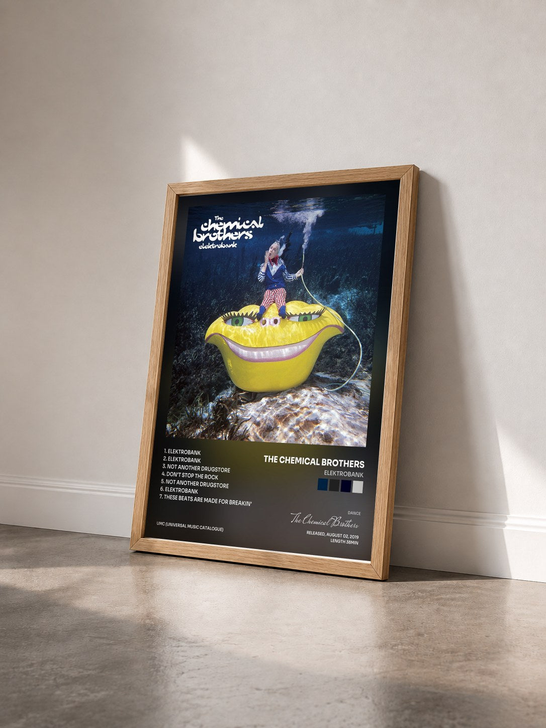 #bois Tableau de l'album Elektrobank de The Chemical Brothers vu de trois quarts, cadre en bois brut