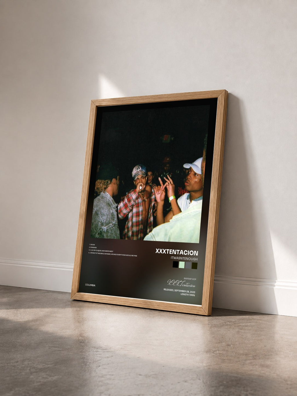 #bois Tableau de l'album ItWasntEnough de XXXTentacion vu de trois quarts, cadre en bois brut