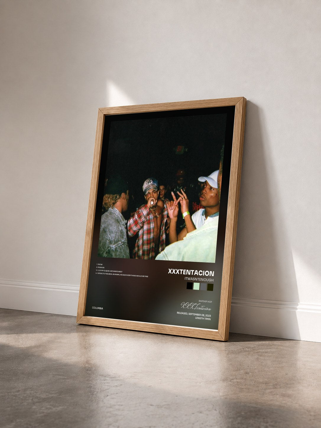 #bois Tableau de l'album ItWasntEnough de XXXTentacion vu de trois quarts, cadre en bois brut