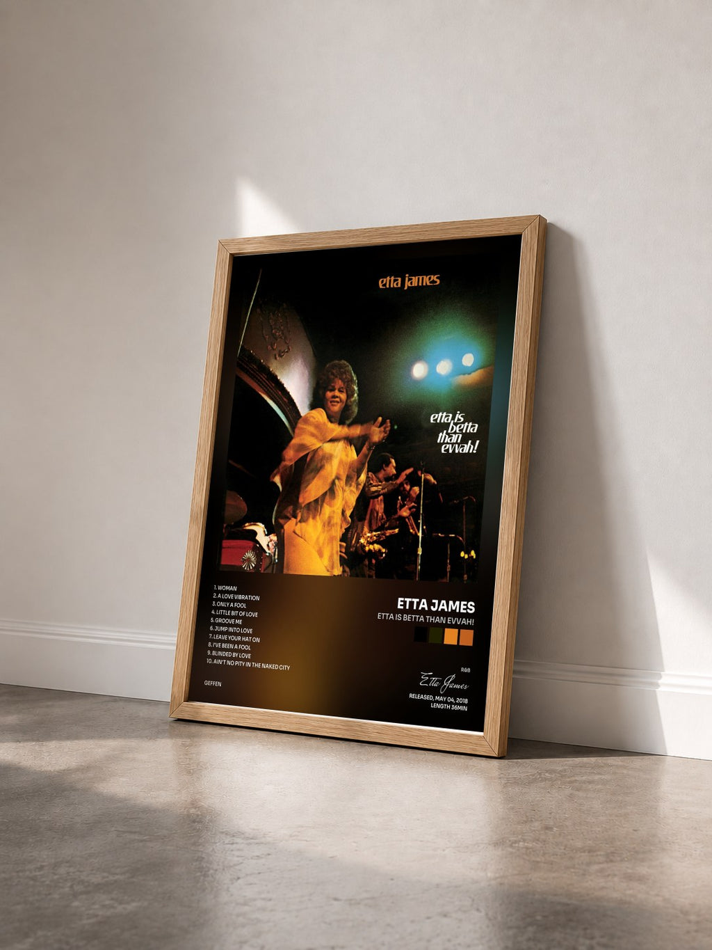 #bois Tableau de l'album Etta Is Betta Than Evvah! de Etta James vu de trois quarts, cadre en bois brut