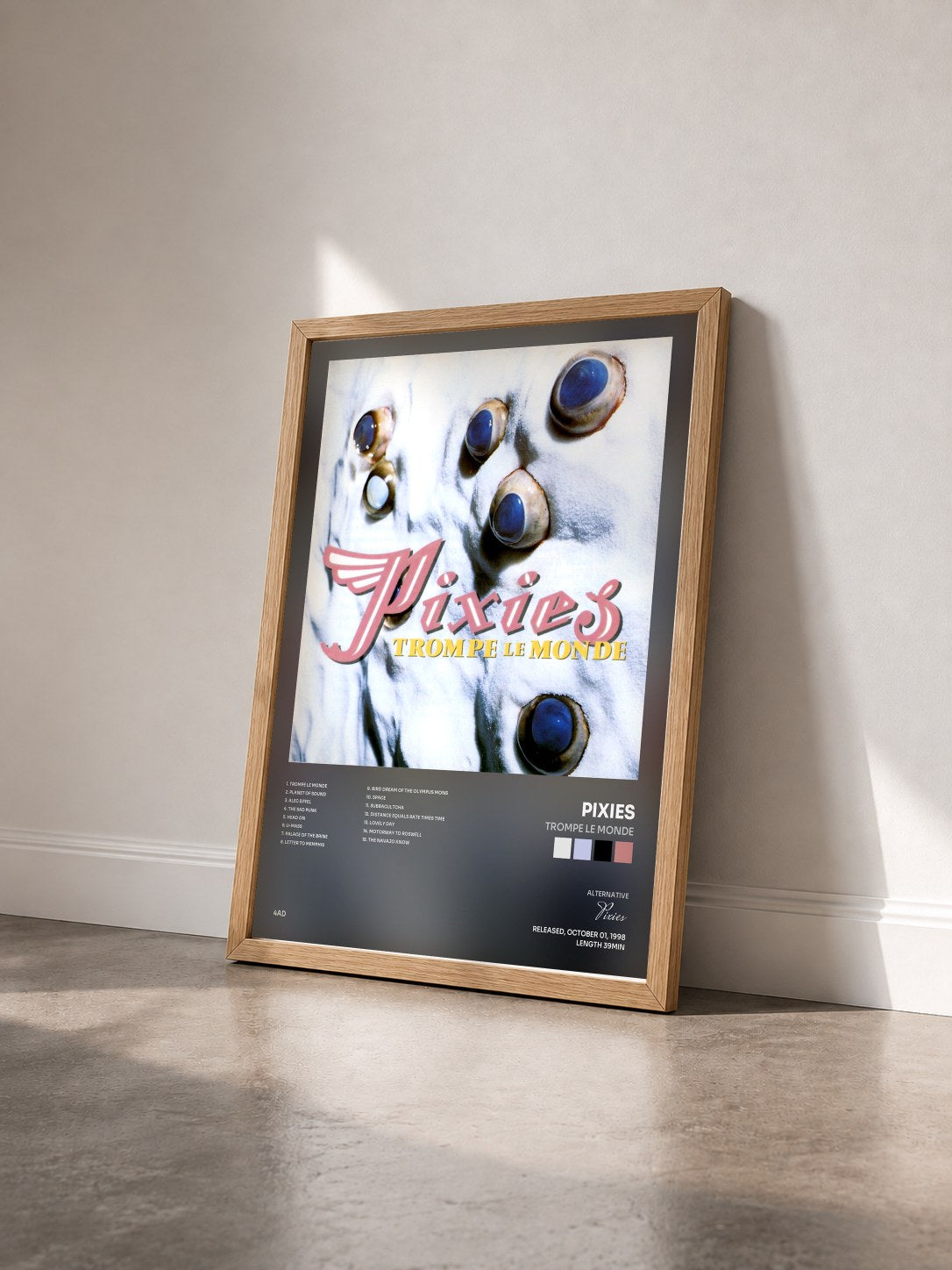 #bois Tableau de l'album Trompe le Monde de Pixies vu de trois quarts, cadre en bois brut
