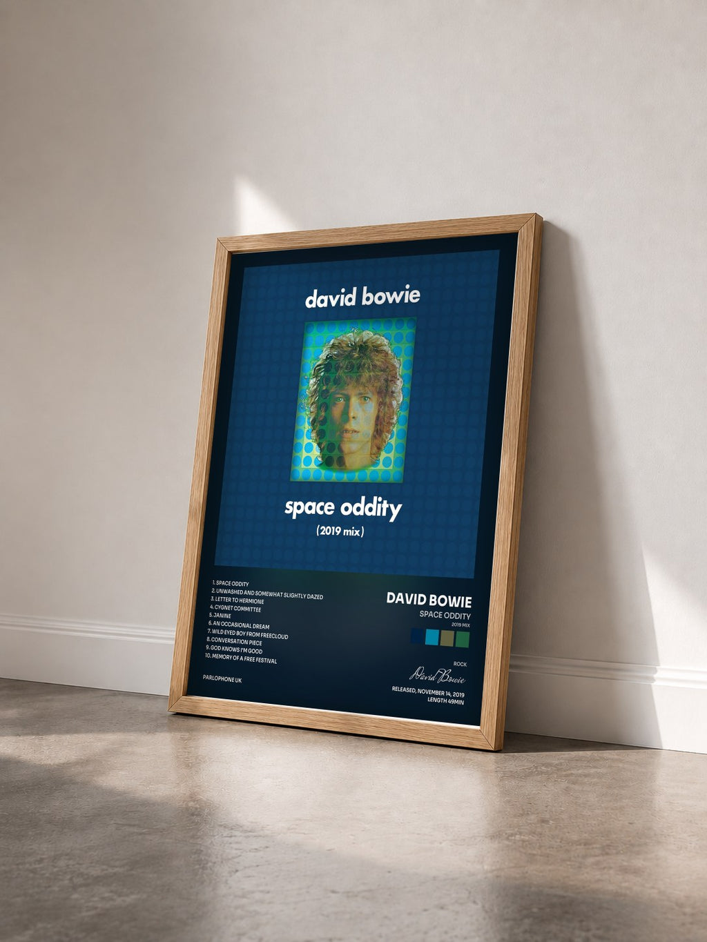 #bois Tableau de l'album Space Oddity (2019 Mix) de David Bowie vu de trois quarts, cadre en bois brut