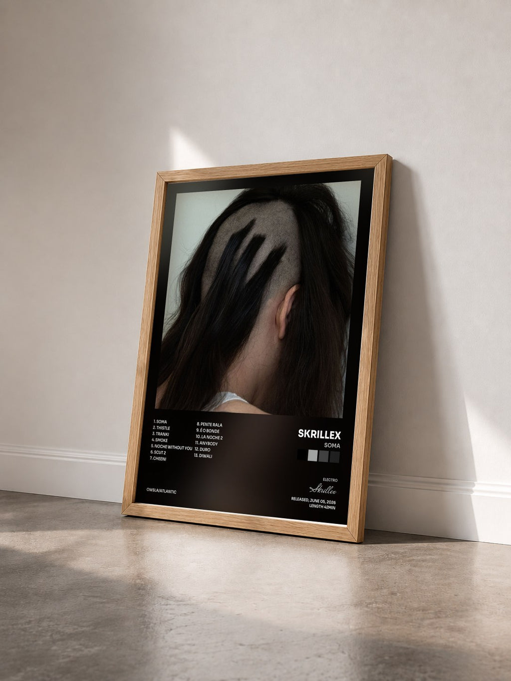 #bois Tableau de l'album SOMA de Skrillex vu de trois quarts, cadre en bois brut