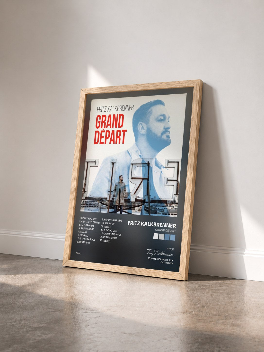 #bois Tableau de l'album Grand Départ de Fritz Kalkbrenner vu de trois quarts, cadre en bois brut