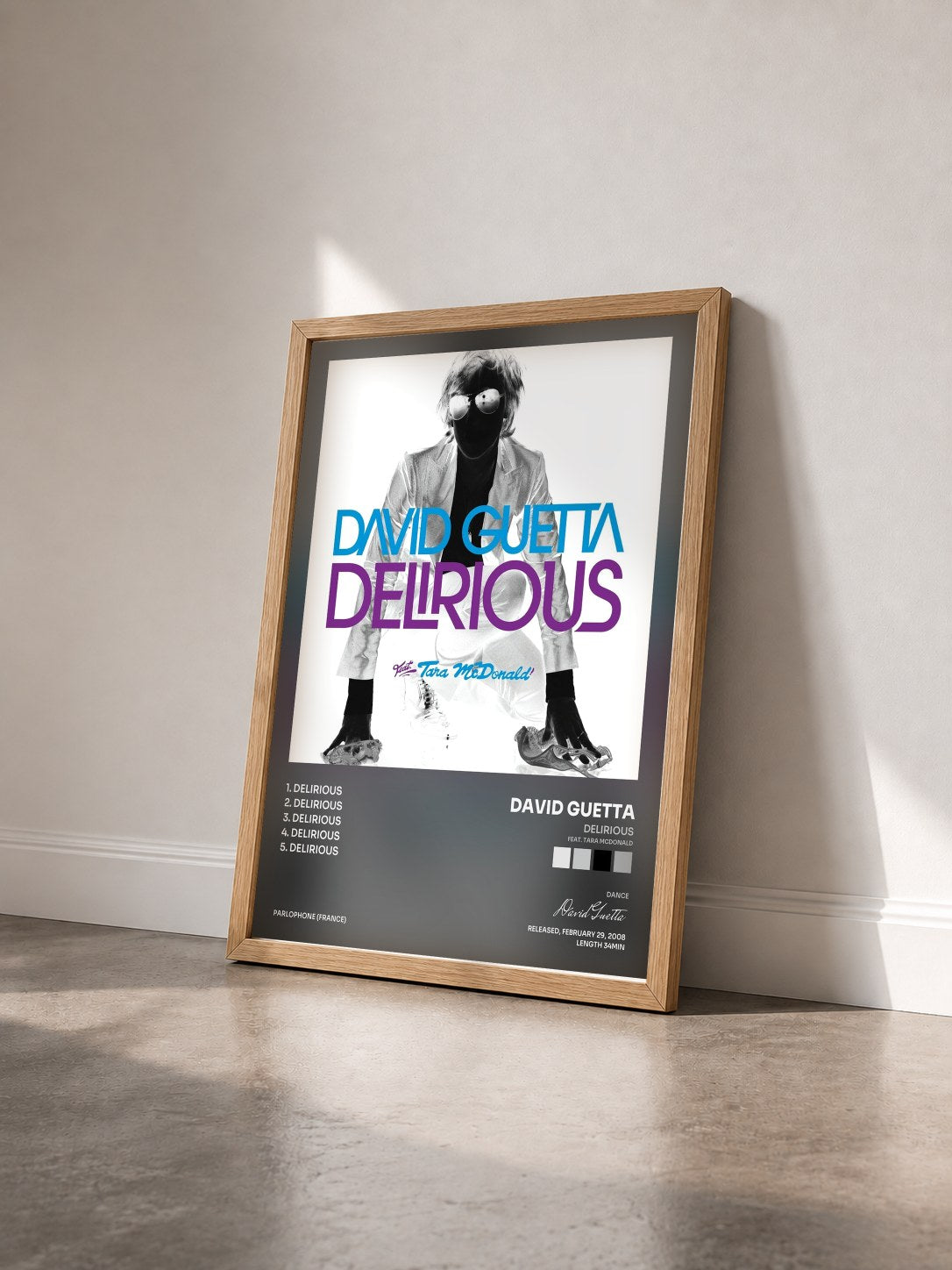 #bois Tableau de l'album Delirious (feat. Tara McDonald) de David Guetta vu de trois quarts, cadre en bois brut