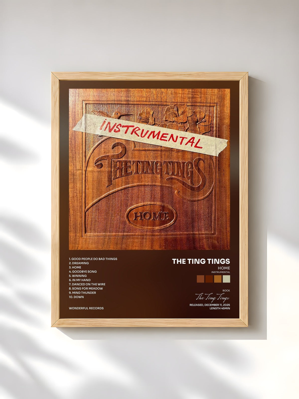 #bois Tableau de l'album Home (Instrumental) de The Ting Tings, cadre en bois brut, imprimé et encadré en France