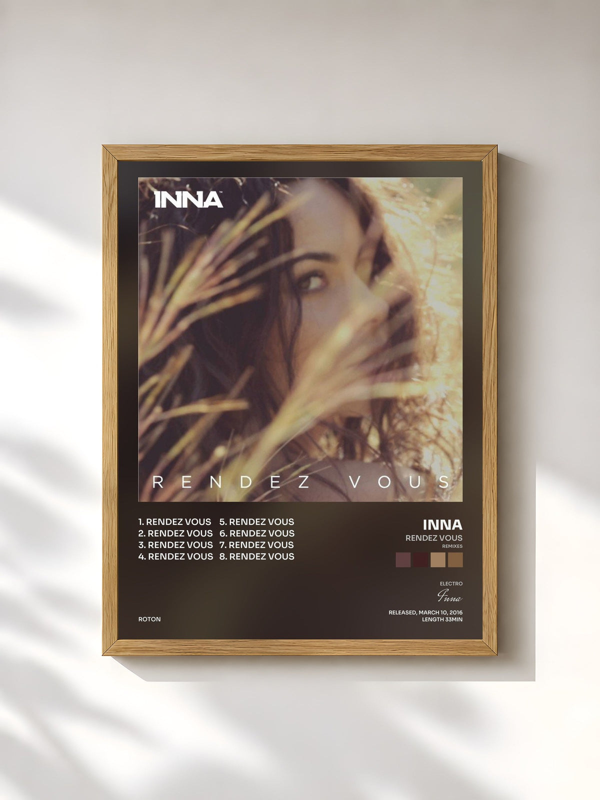 #bois Tableau de l'album Rendez Vous (Remixes) de Inna, cadre en bois brut, imprimé et encadré en France