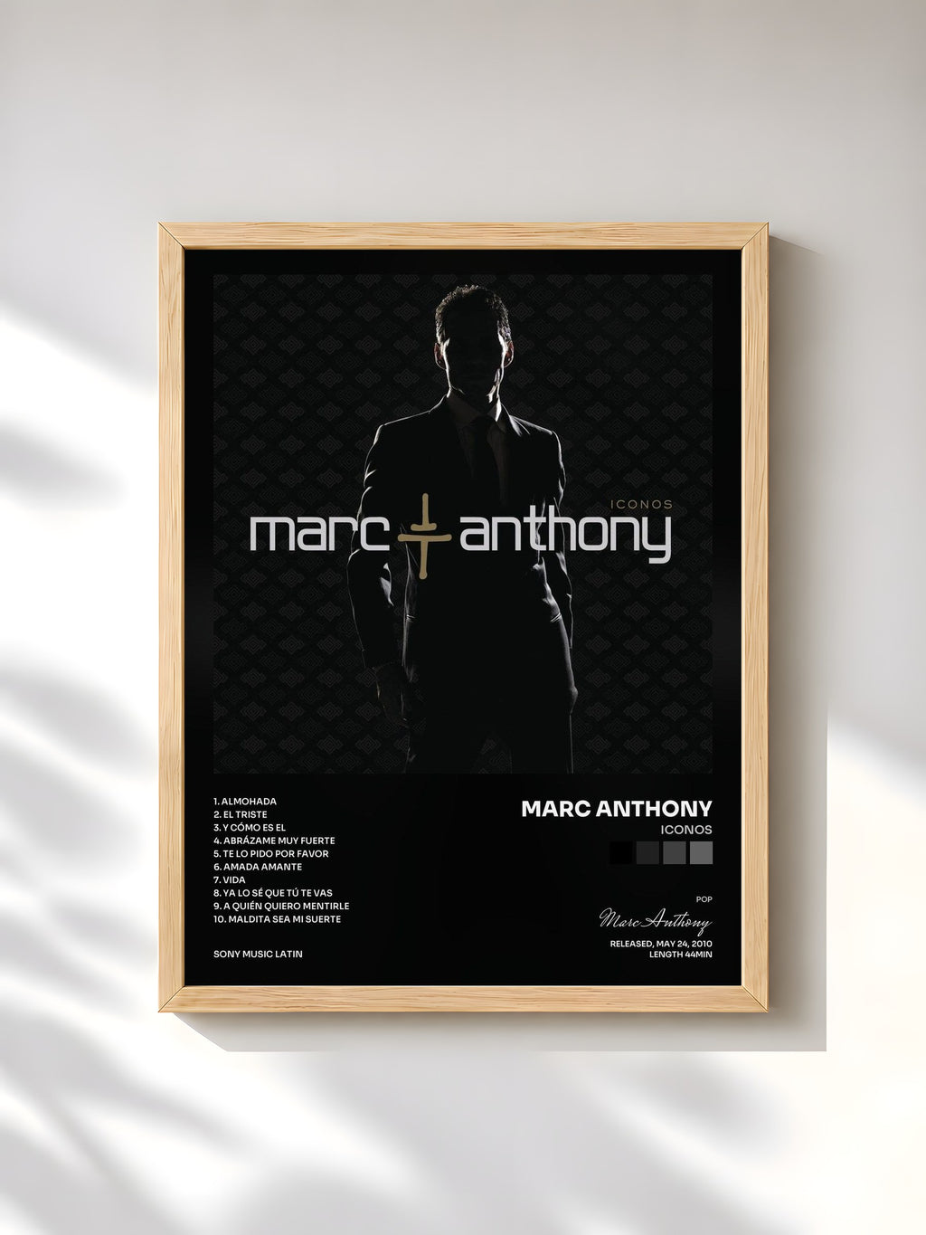 #bois Tableau de l'album Iconos de Marc Anthony, cadre en bois brut, imprimé et encadré en France