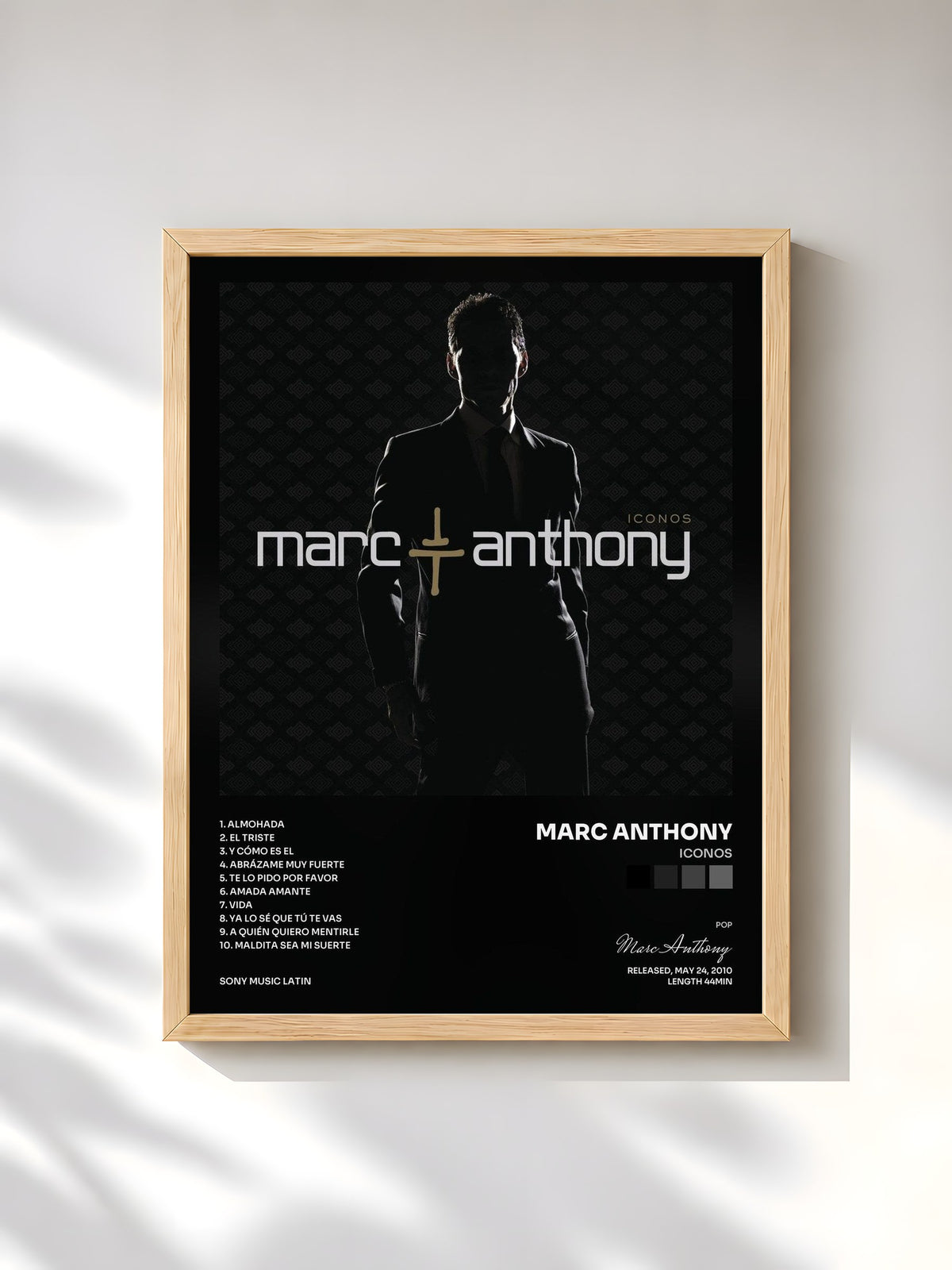 #bois Tableau de l'album Iconos de Marc Anthony, cadre en bois brut, imprimé et encadré en France