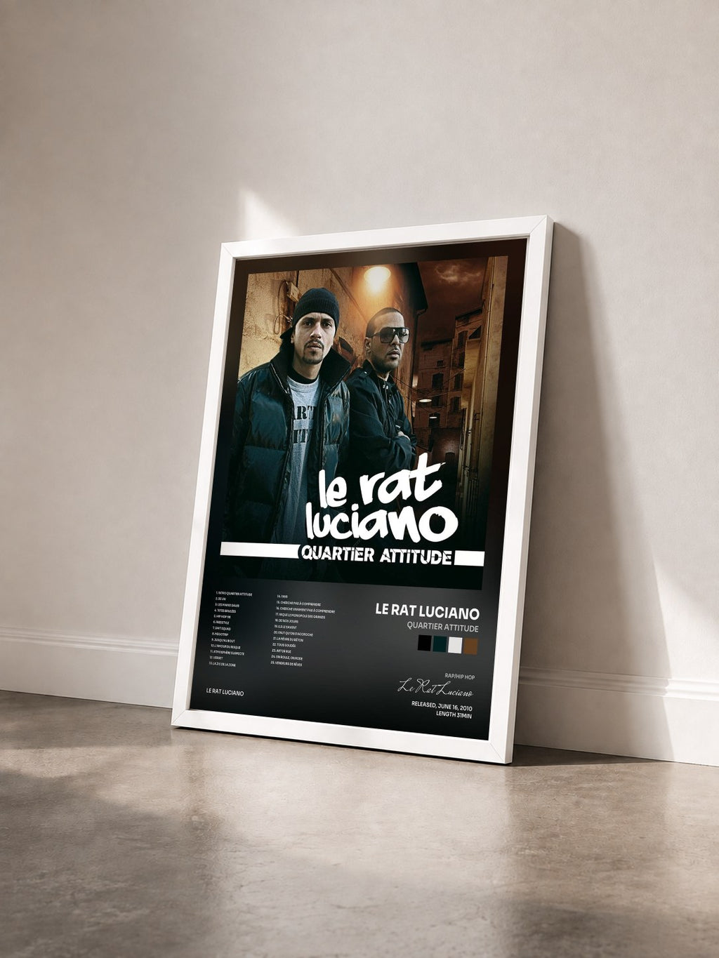 #blanc Tableau de l'album Quartier Attitude de Le Rat Luciano vu de trois quarts, cadre blanc