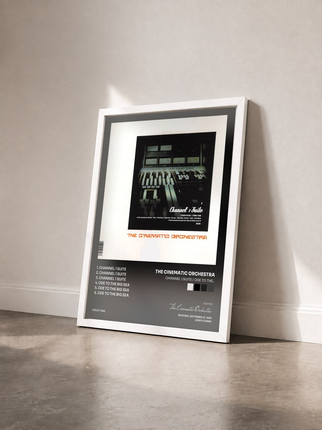 #blanc Tableau de l'album Channel 1 Suite / Ode To The.. de The Cinematic Orchestra vu de trois quarts, cadre blanc