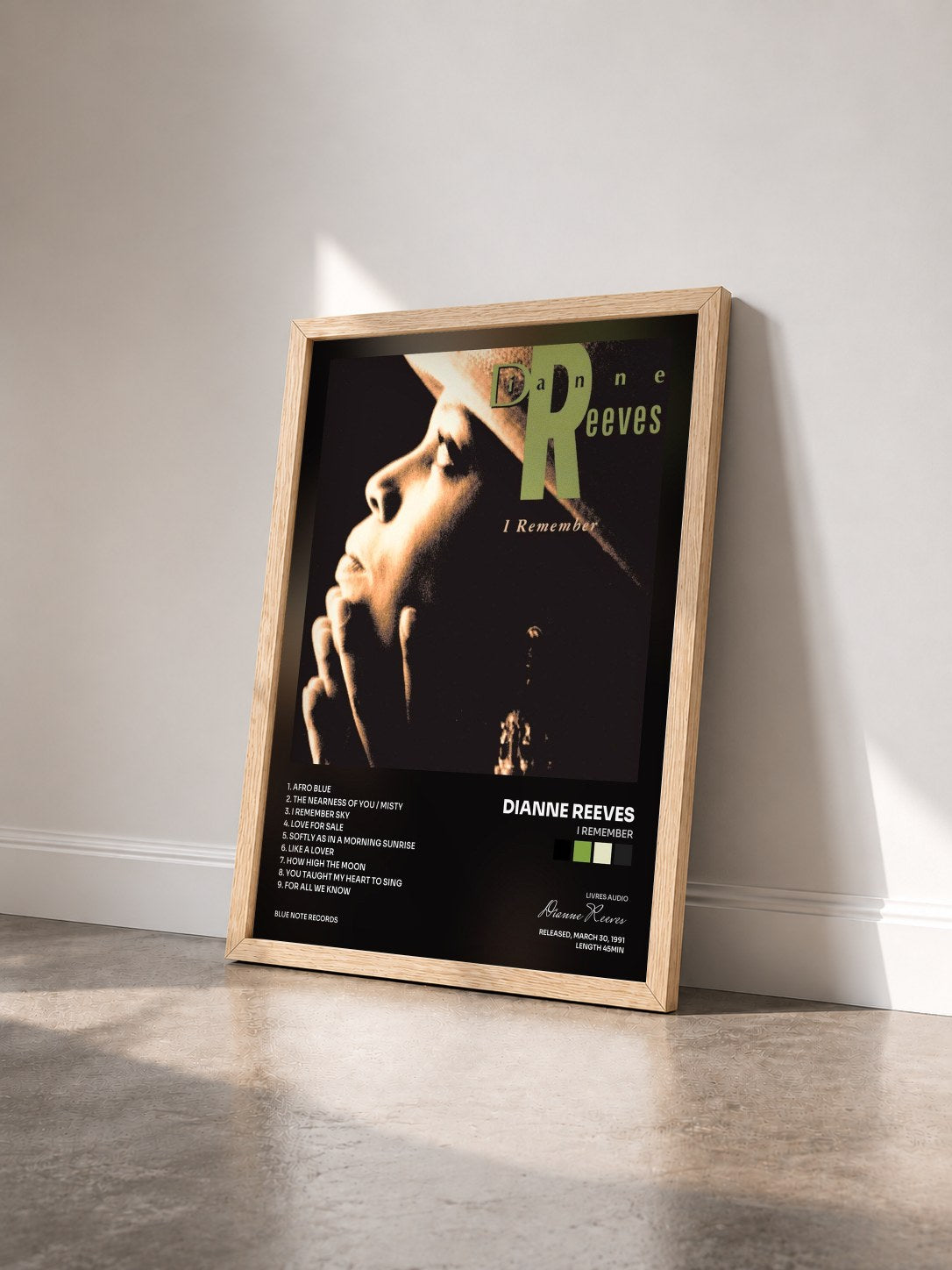 #bois Tableau de l'album I Remember de Dianne Reeves vu de trois quarts, cadre en bois brut