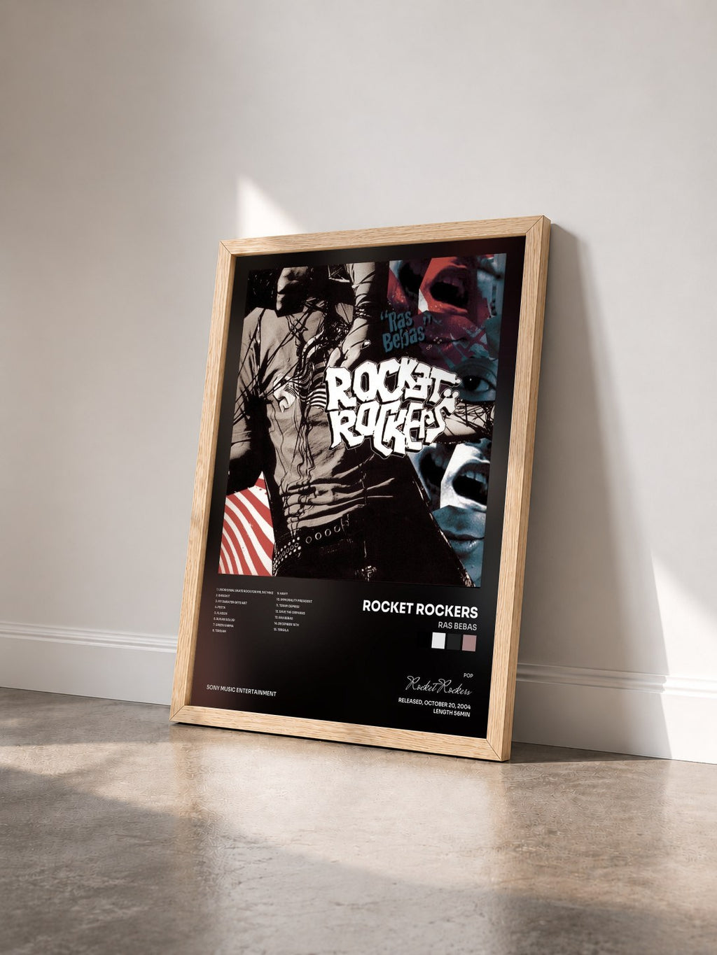 #bois Tableau de l'album Ras Bebas de Rocket Rockers vu de trois quarts, cadre en bois brut