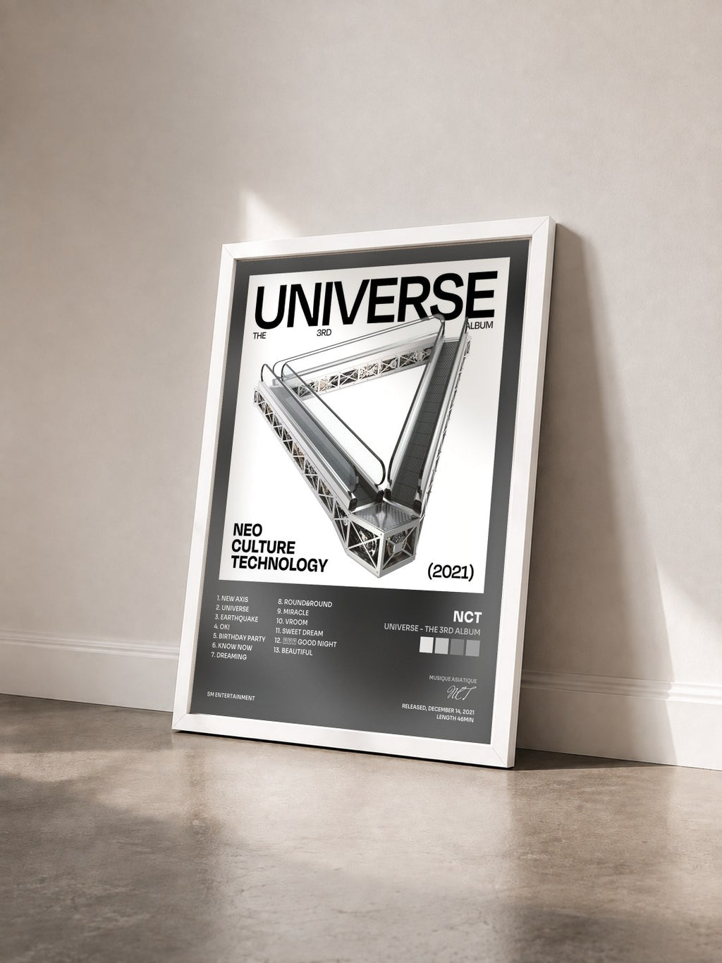 #blanc Tableau de l'album Universe - The 3rd Album de NCT vu de trois quarts, cadre blanc