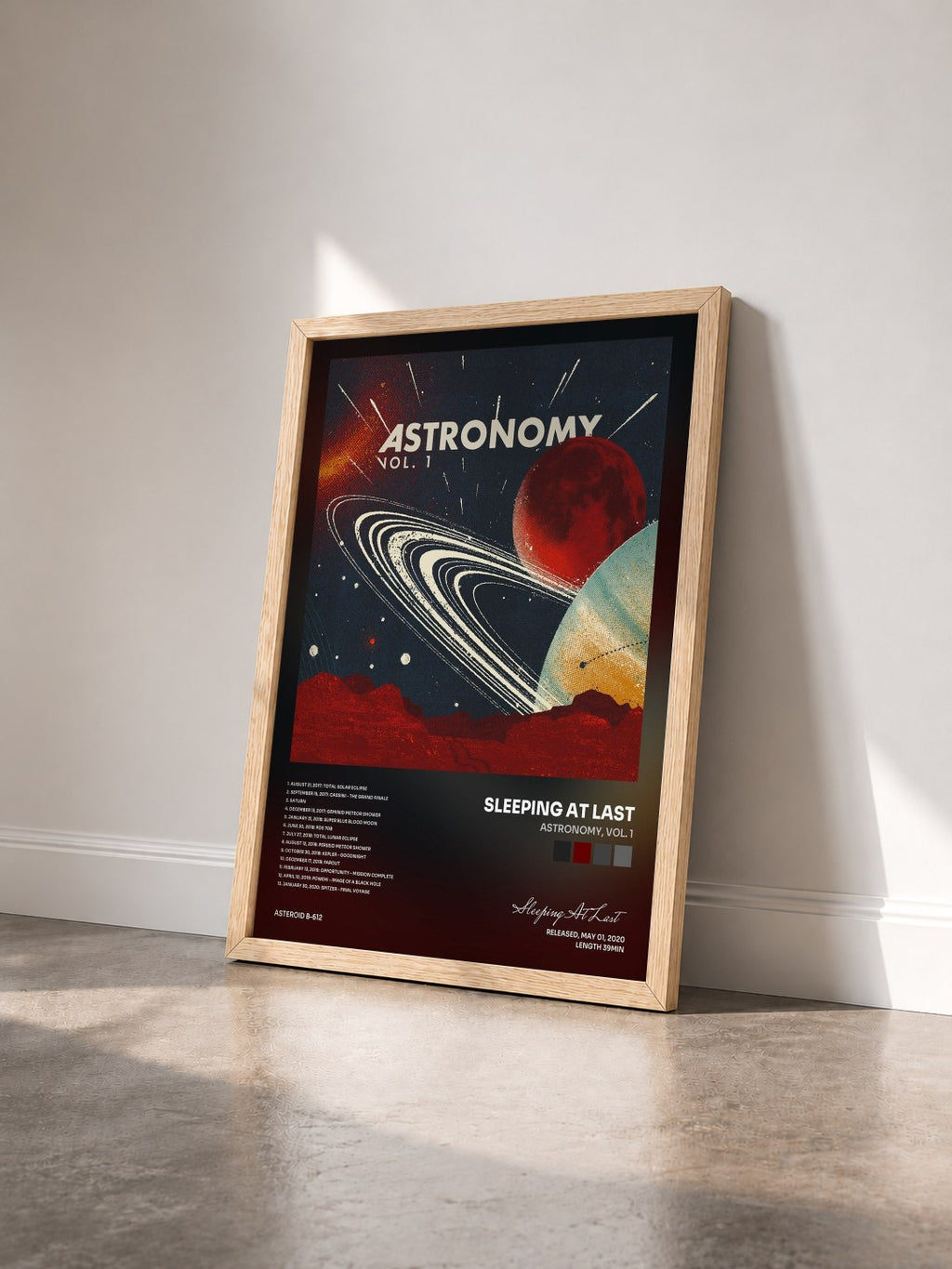 #bois Tableau de l'album Astronomy, Vol. 1 de Sleeping At Last vu de trois quarts, cadre en bois brut