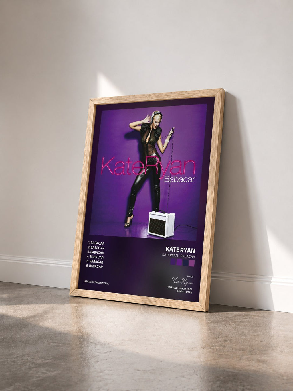 #bois Tableau de l'album Kate Ryan - Babacar de Kate Ryan vu de trois quarts, cadre en bois brut