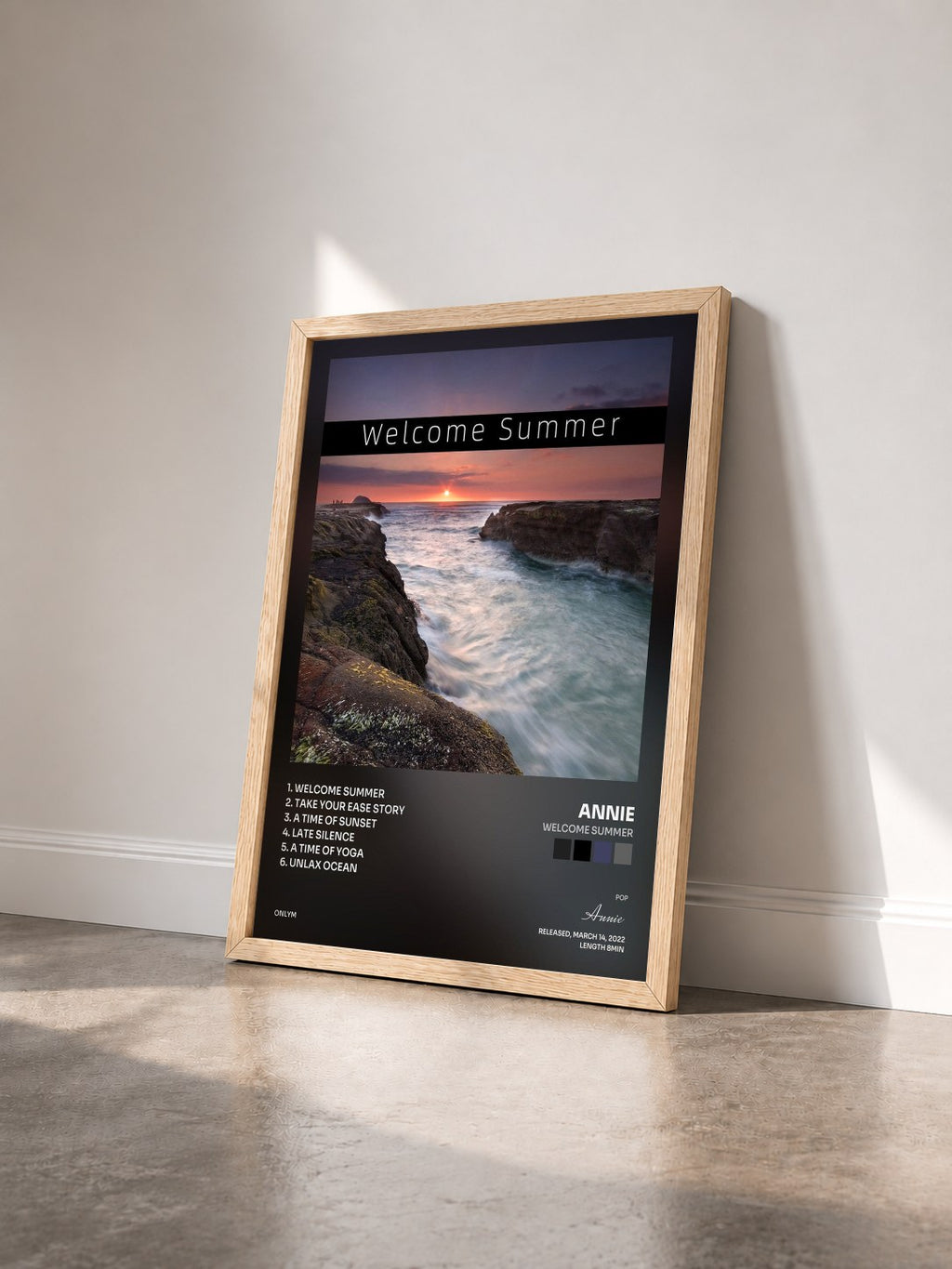 #bois Tableau de l'album Welcome Summer de Annie vu de trois quarts, cadre en bois brut