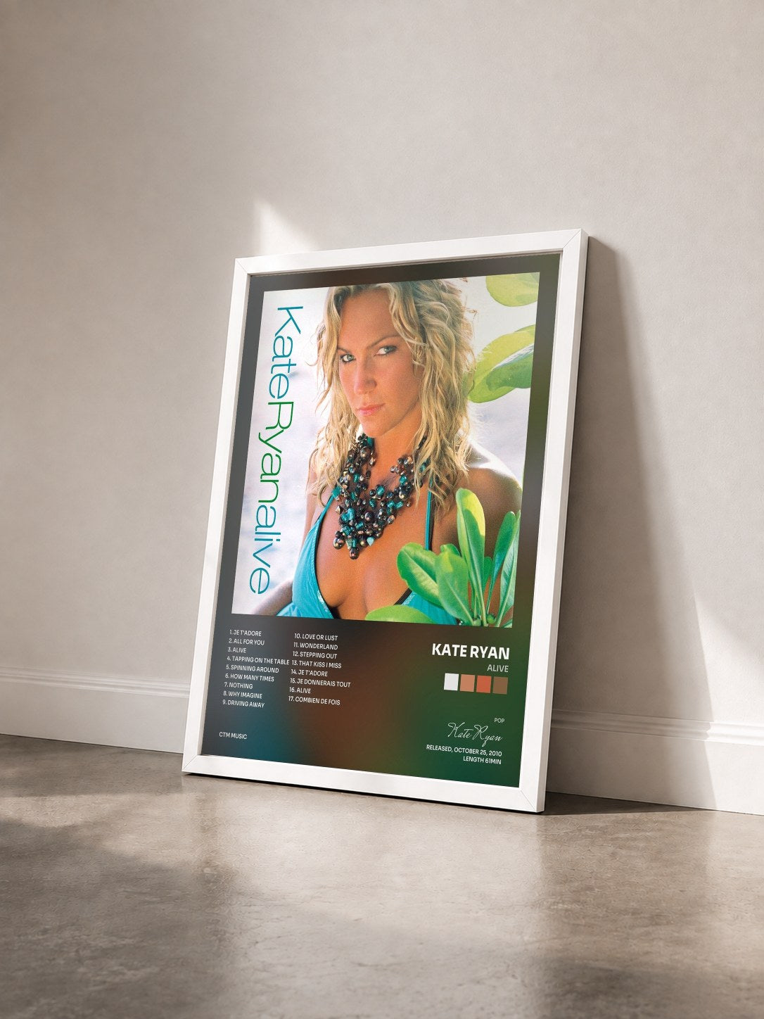 #blanc Tableau de l'album Alive de Kate Ryan vu de trois quarts, cadre blanc