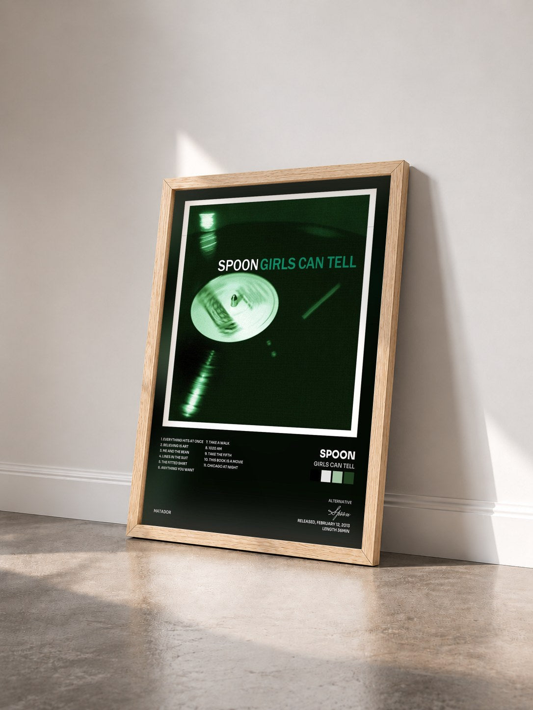 #bois Tableau de l'album Girls Can Tell de Spoon vu de trois quarts, cadre en bois brut