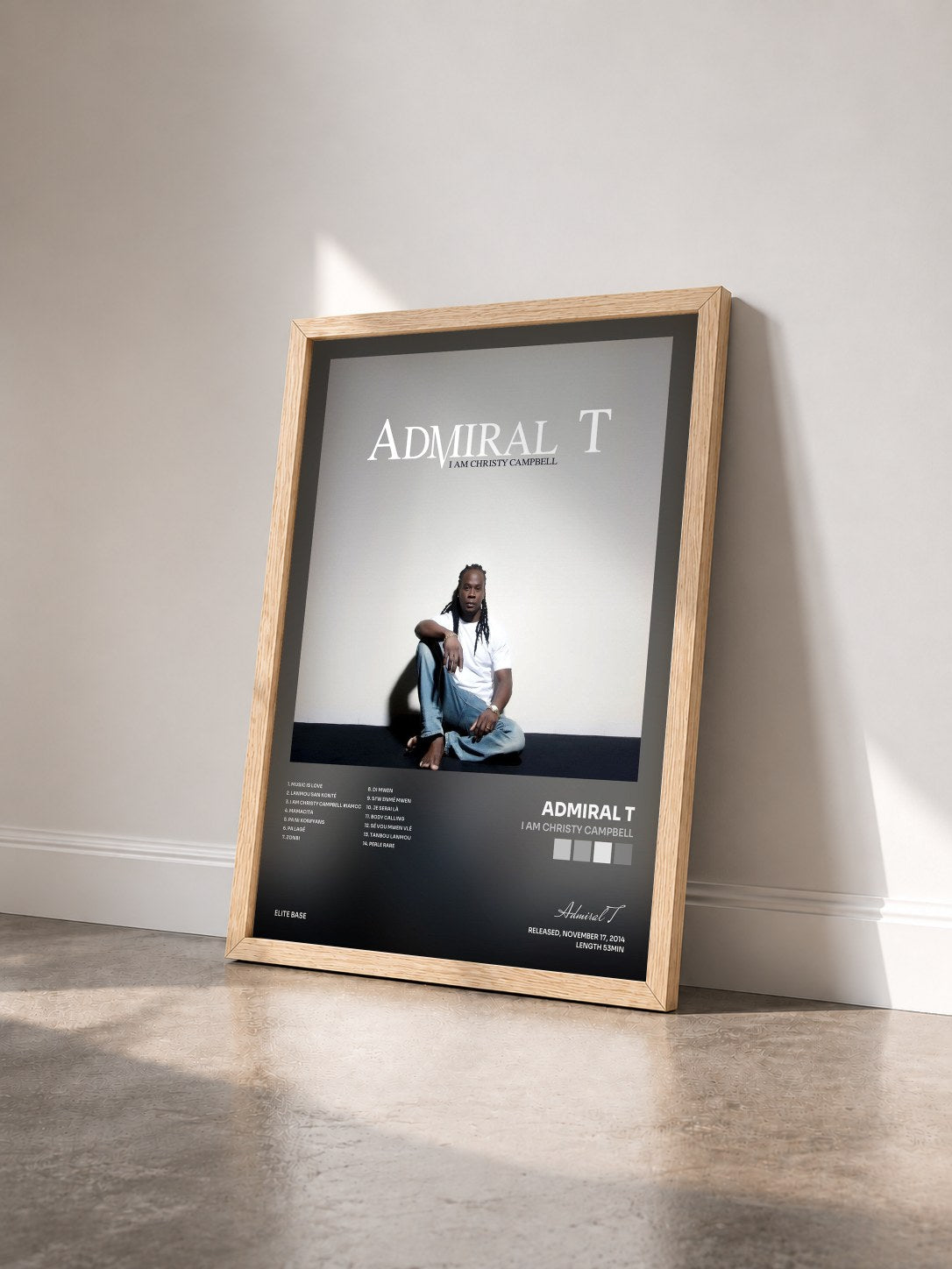 #bois Tableau de l'album I Am Christy Campbell de Admiral T vu de trois quarts, cadre en bois brut