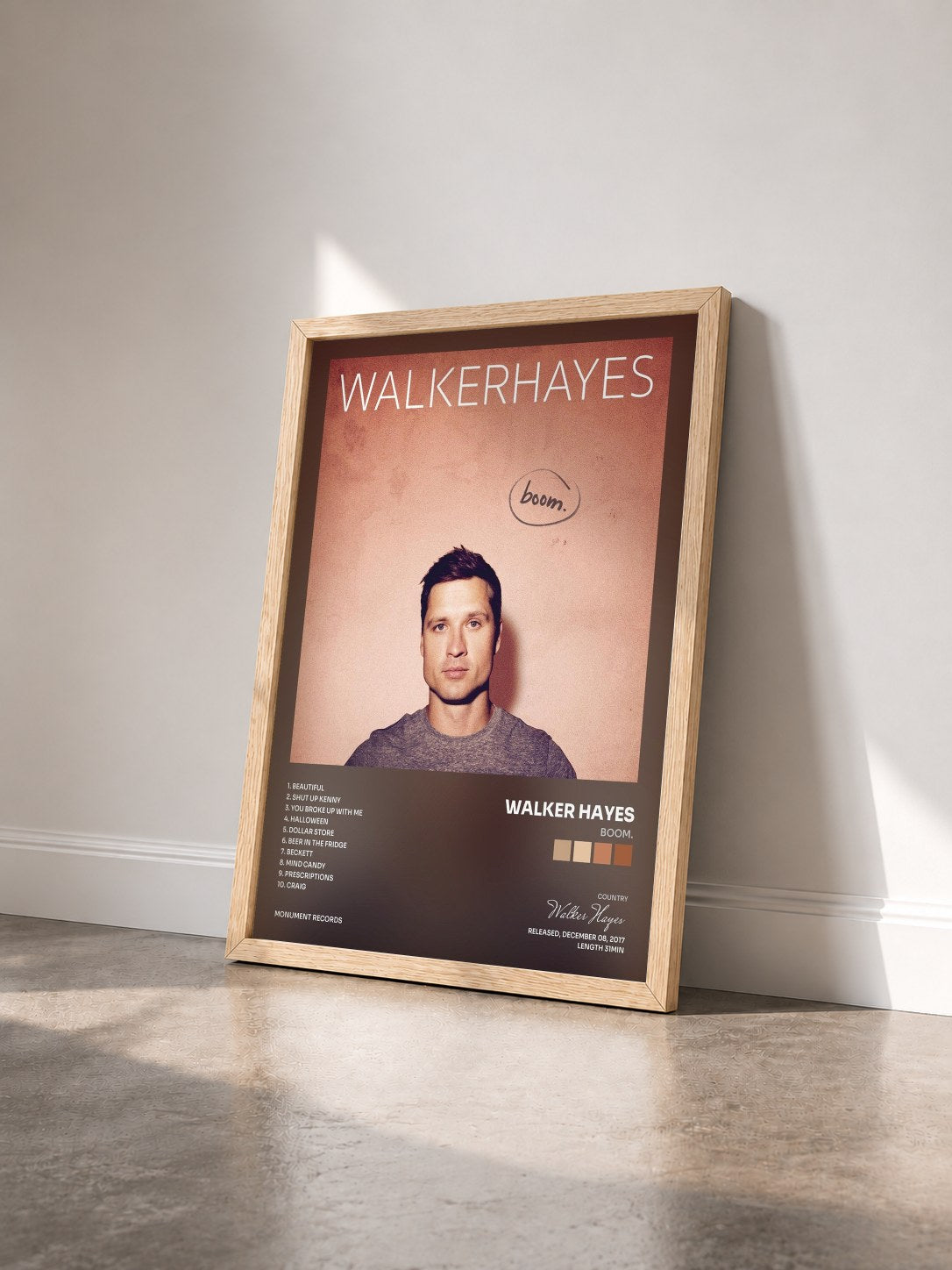 #bois Tableau de l'album boom. de Walker Hayes vu de trois quarts, cadre en bois brut