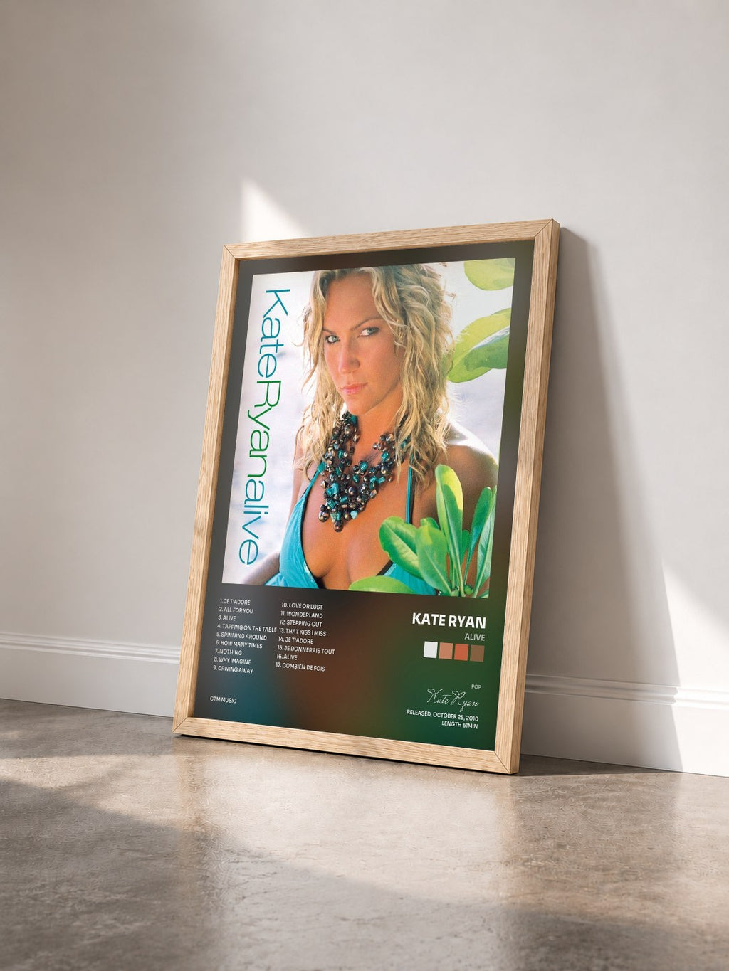 #bois Tableau de l'album Alive de Kate Ryan vu de trois quarts, cadre en bois brut