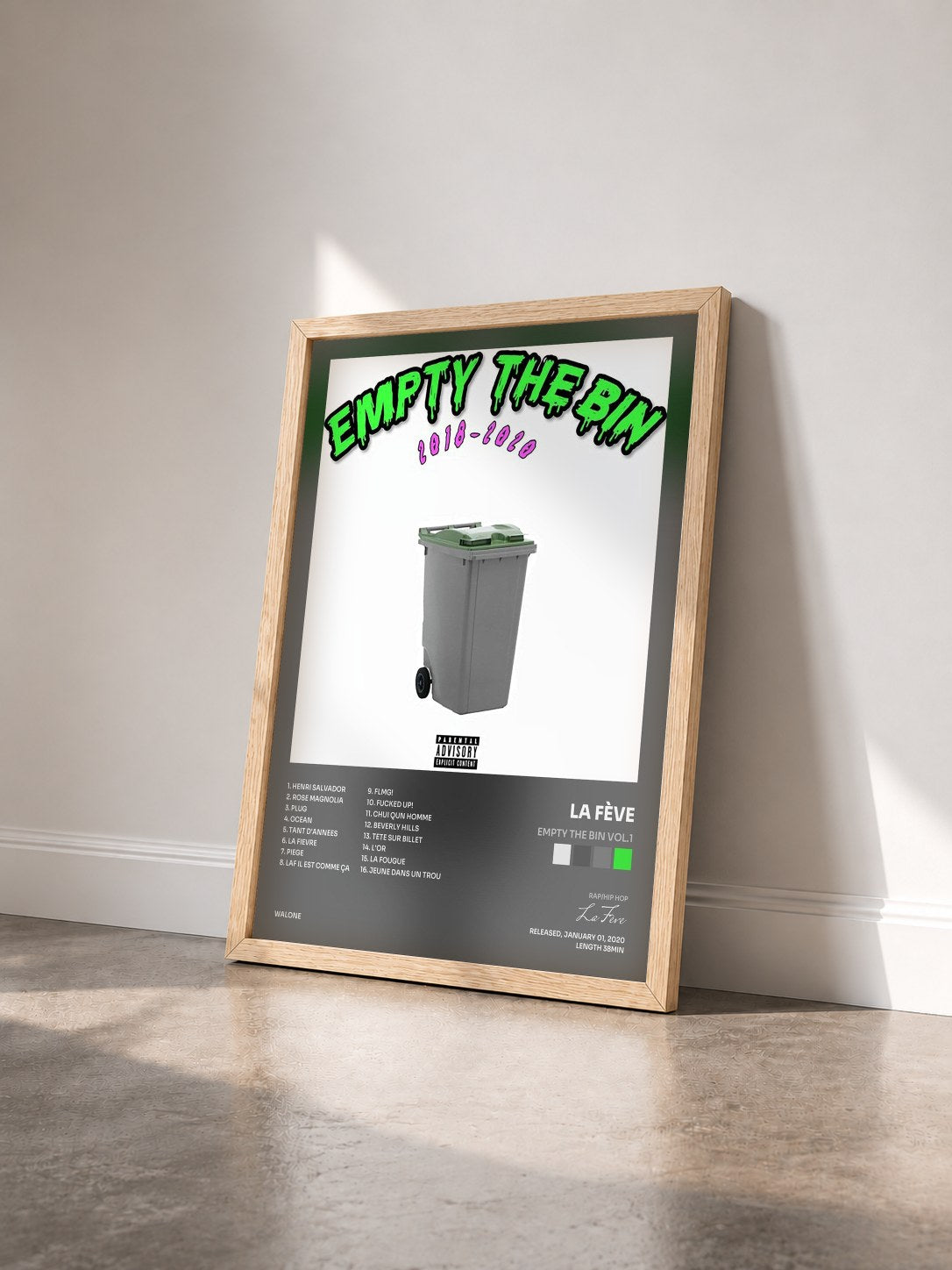 #bois Tableau de l'album EMPTY THE BIN VOL.1 de La Fève vu de trois quarts, cadre en bois brut