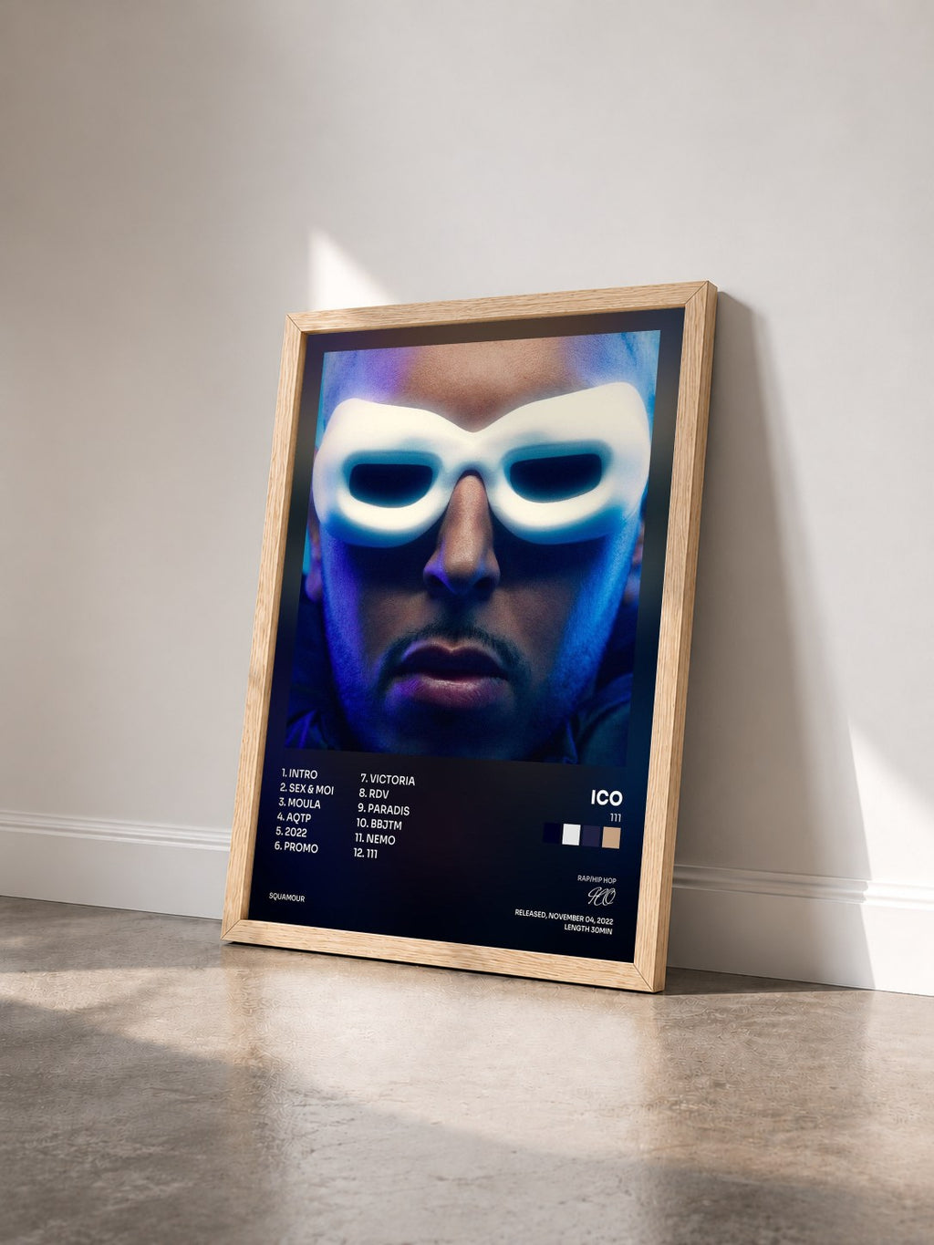#bois Tableau de l'album 111 de ICO vu de trois quarts, cadre en bois brut