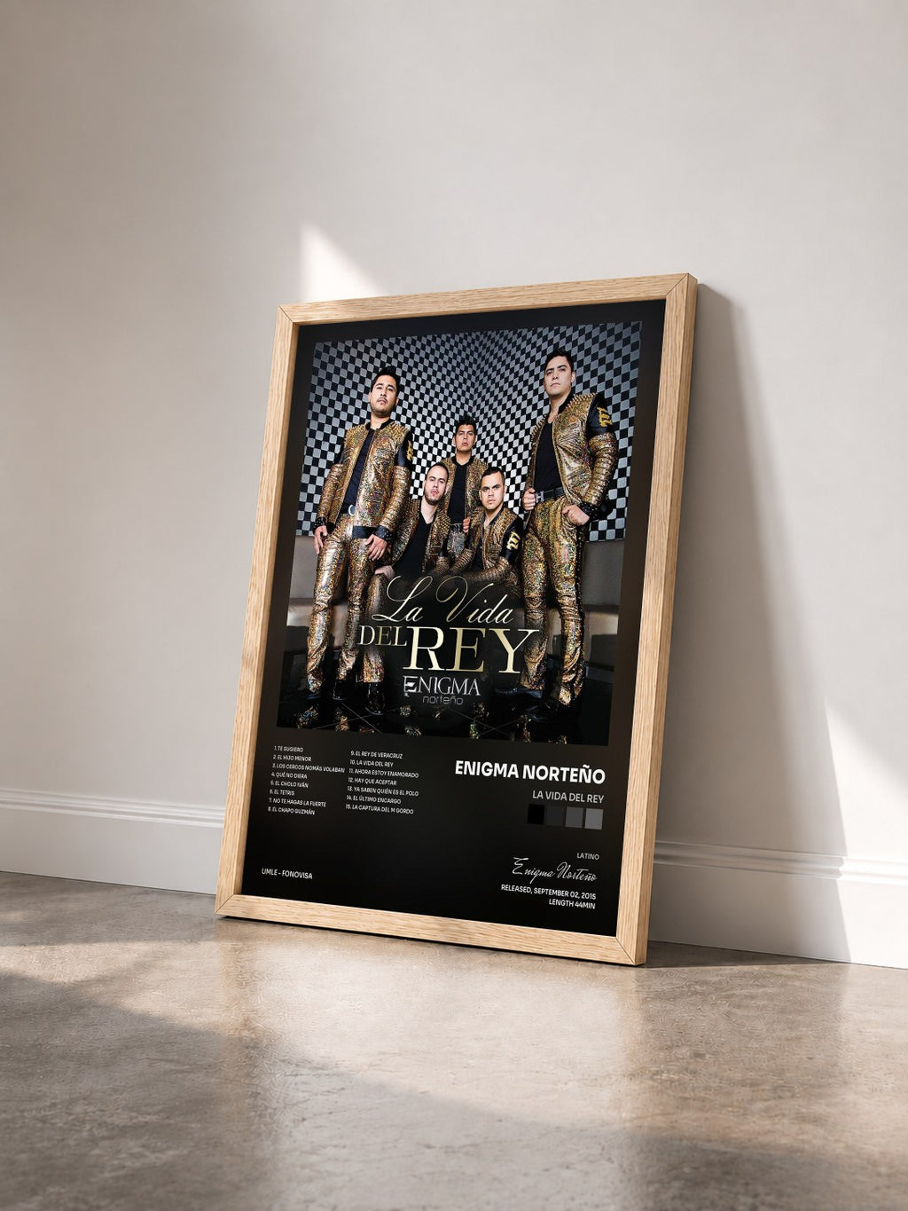 #bois Tableau de l'album La Vida Del Rey de Enigma Norteño vu de trois quarts, cadre en bois brut