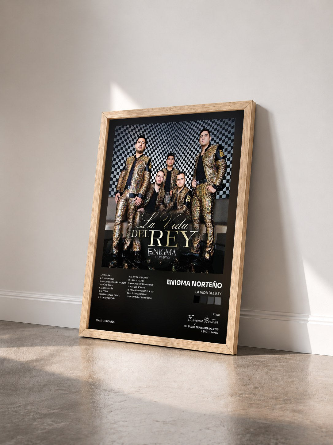 #bois Tableau de l'album La Vida Del Rey de Enigma Norteño vu de trois quarts, cadre en bois brut