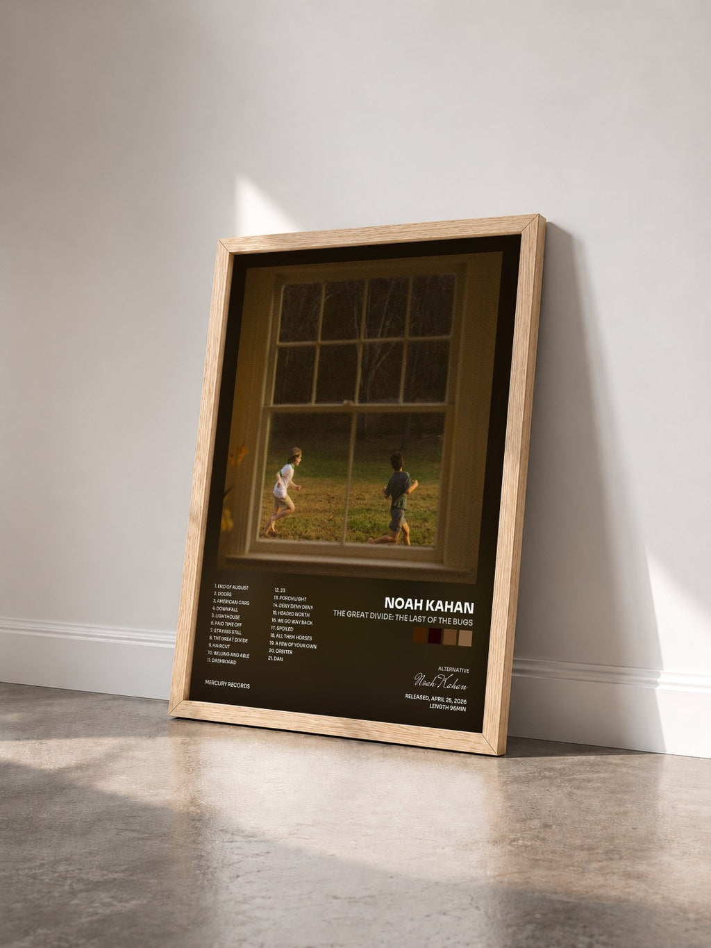 #bois Tableau de l'album The Great Divide: The Last Of The Bugs de Noah Kahan vu de trois quarts, cadre en bois brut
