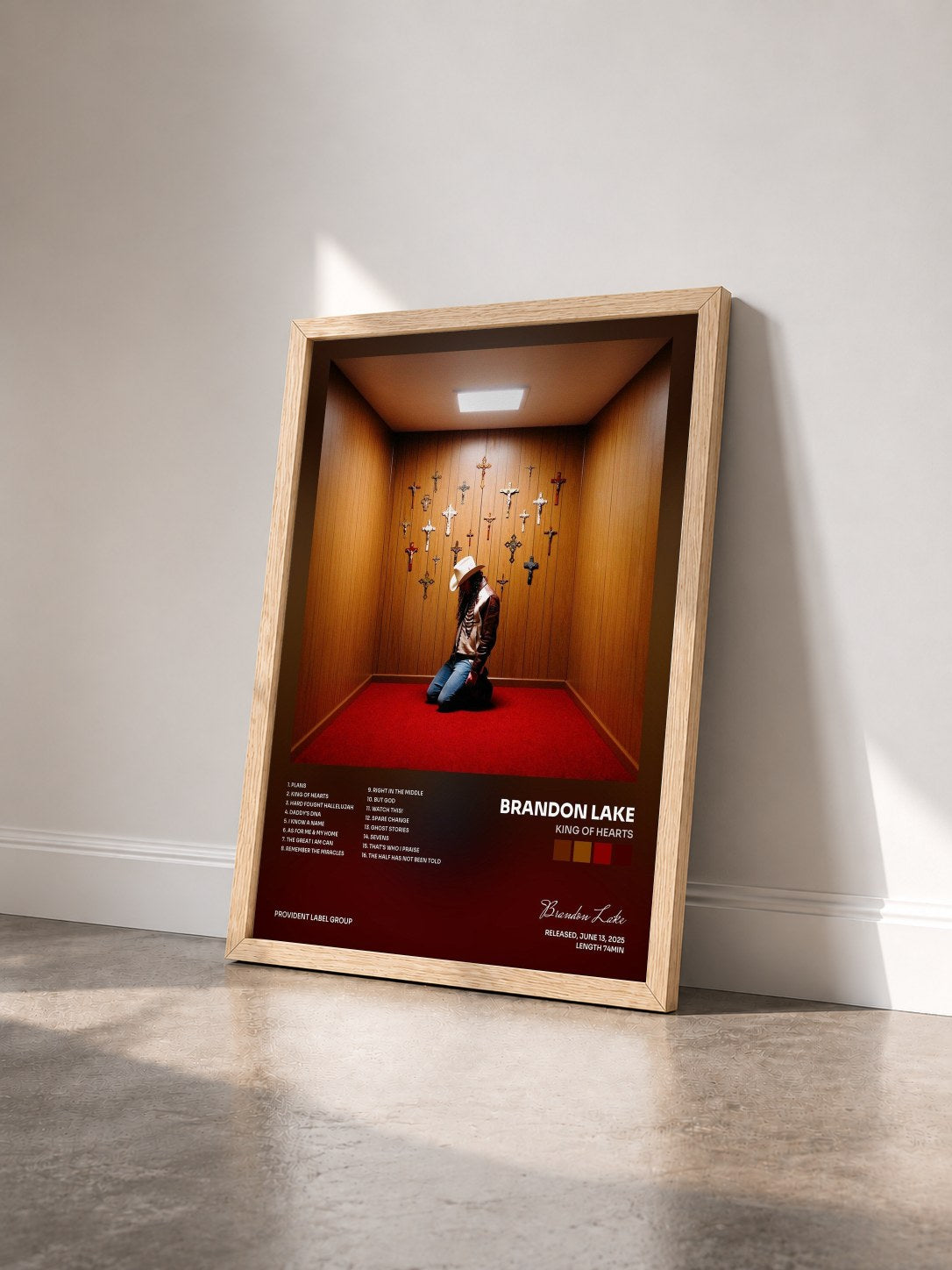 #bois Tableau de l'album King Of Hearts de Brandon Lake vu de trois quarts, cadre en bois brut