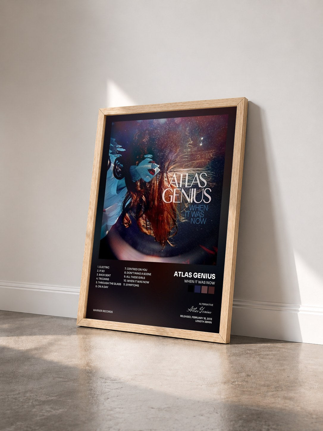 #bois Tableau de l'album When It Was Now de Atlas Genius vu de trois quarts, cadre en bois brut