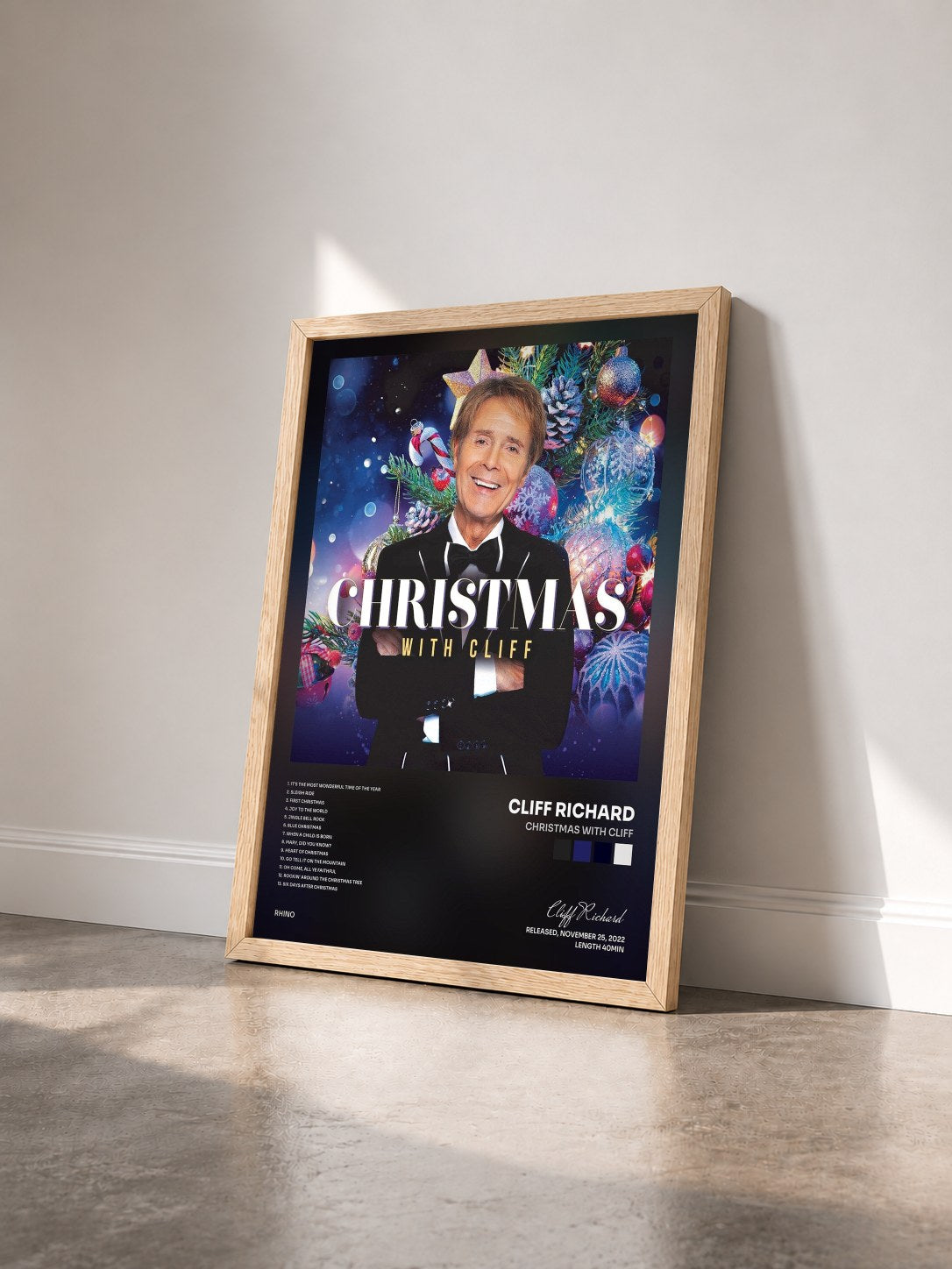 #bois Tableau de l'album Christmas with Cliff de Cliff Richard vu de trois quarts, cadre en bois brut