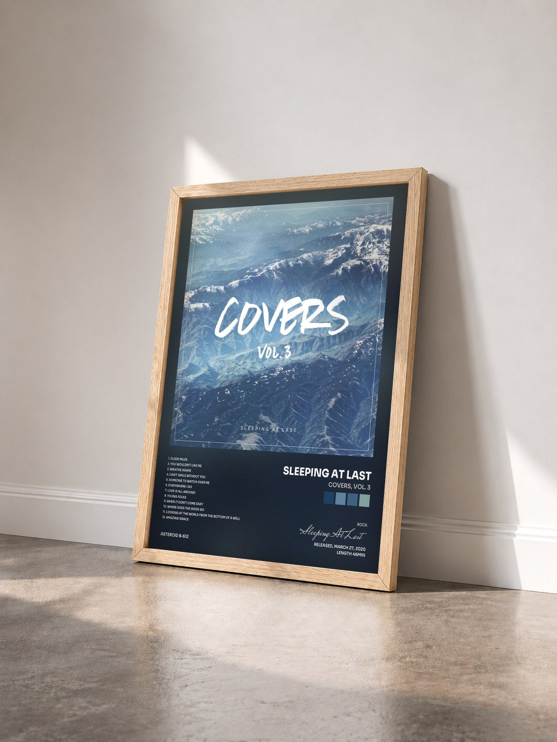 #bois Tableau de l'album Covers, Vol. 3 de Sleeping At Last vu de trois quarts, cadre en bois brut