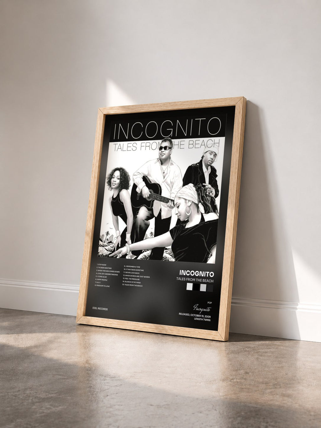 #bois Tableau de l'album Tales from the Beach de Incognito vu de trois quarts, cadre en bois brut