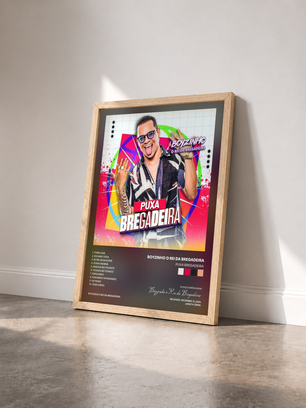 #bois Tableau de l'album Puxa Bregadeira de Boyzinho o Rei da Bregadeira vu de trois quarts, cadre en bois brut