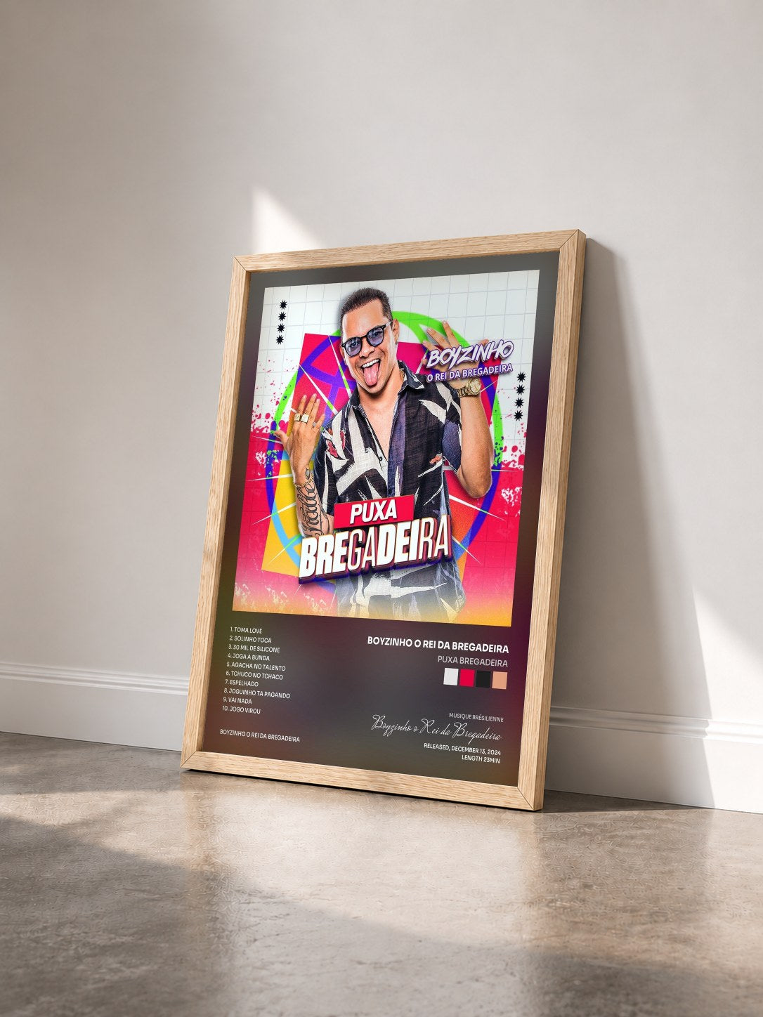 #bois Tableau de l'album Puxa Bregadeira de Boyzinho o Rei da Bregadeira vu de trois quarts, cadre en bois brut