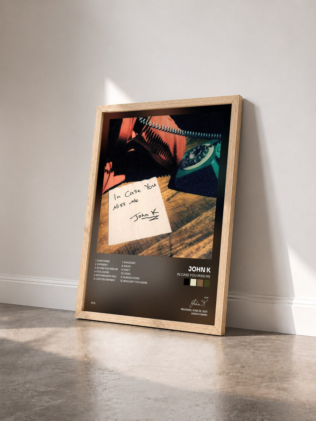 #bois Tableau de l'album in case you miss me de John K vu de trois quarts, cadre en bois brut
