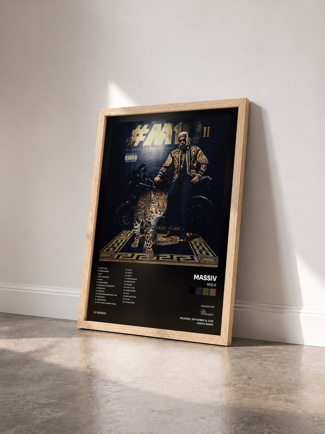 #bois Tableau de l'album M10 II de Massiv vu de trois quarts, cadre en bois brut