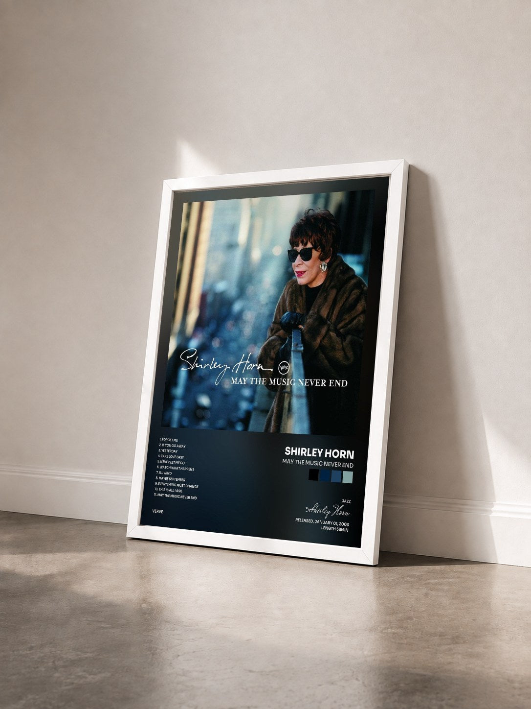 #blanc Tableau de l'album May The Music Never End de Shirley Horn vu de trois quarts, cadre blanc