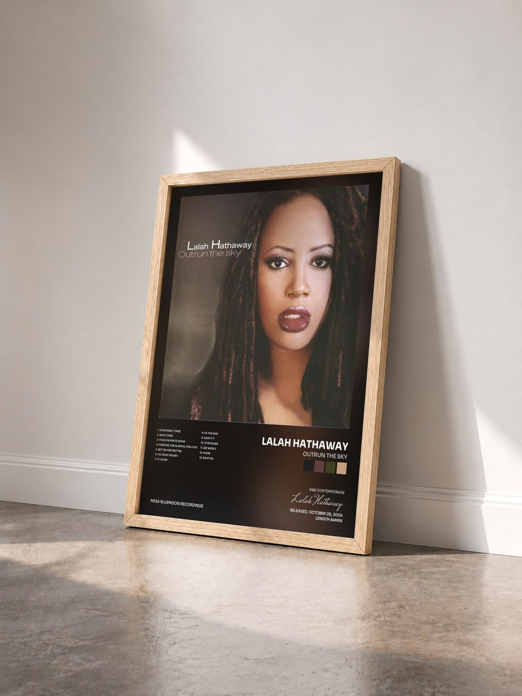 #bois Tableau de l'album Outrun The Sky de Lalah Hathaway vu de trois quarts, cadre en bois brut