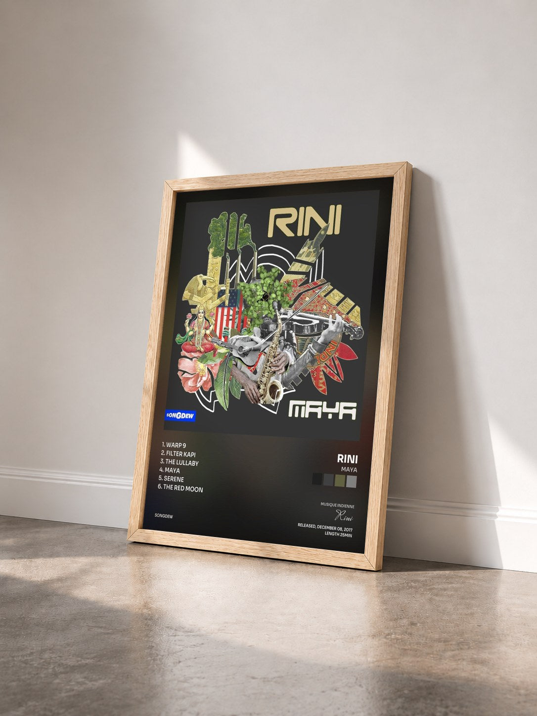 #bois Tableau de l'album Maya de Rini vu de trois quarts, cadre en bois brut